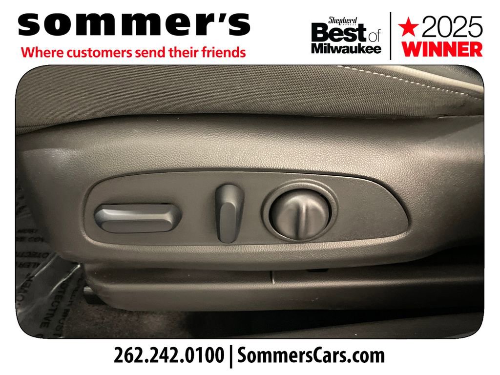Used 2025 Chevrolet TrailBlazer LT w/ Convenience Package AWD/4WD image 10
