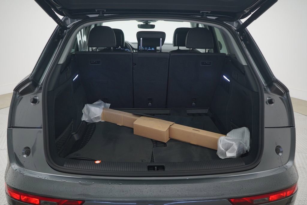 Used 2023 Audi Q5 2.0T Premium w/ Convenience Package image 12