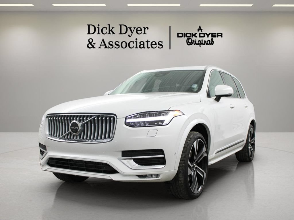 Certified 2024 Volvo XC90 B6 Ultimate w/ Lounge Package AWD/4WD image 5