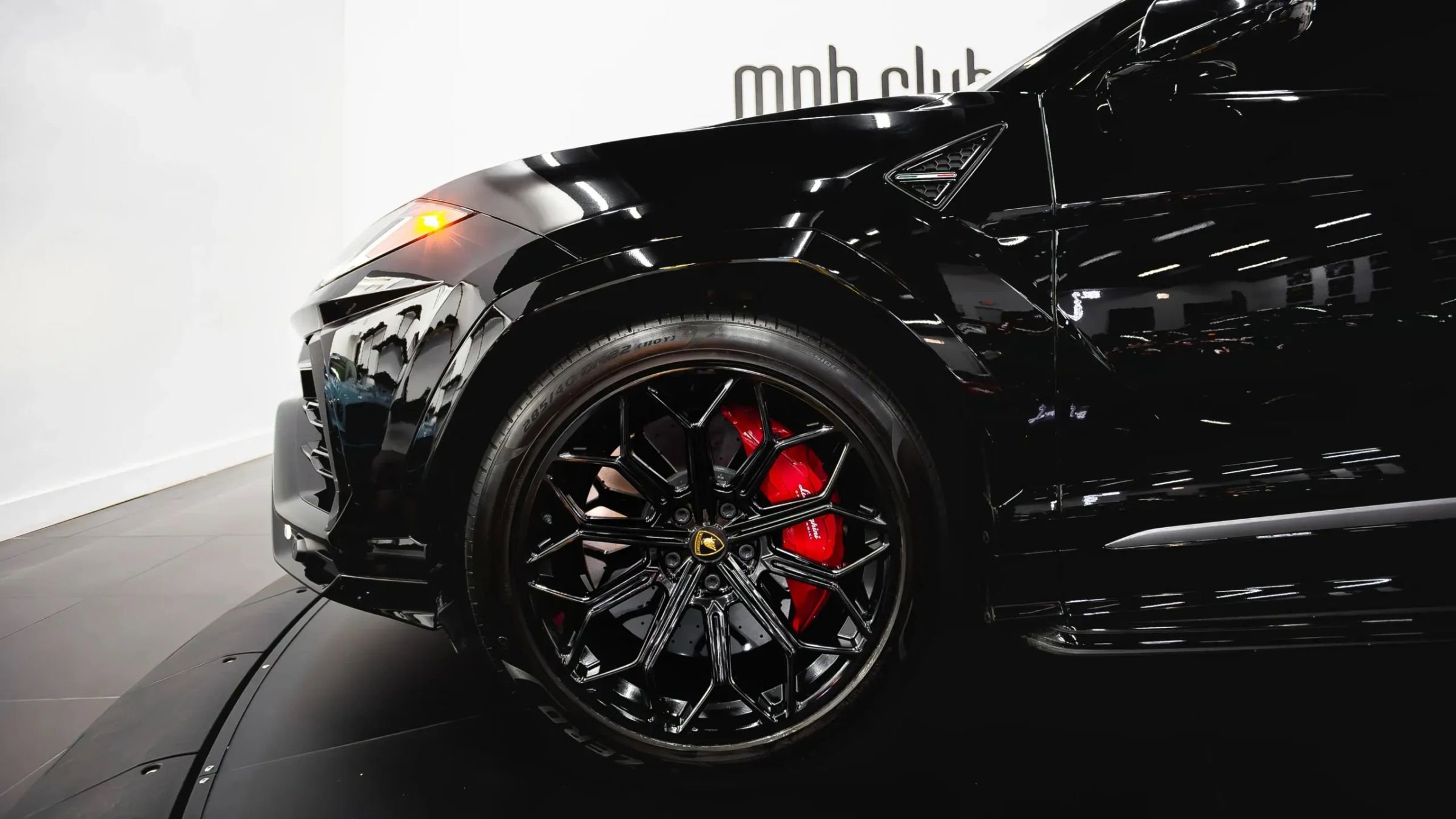 Used 2021 Lamborghini Urus image 12