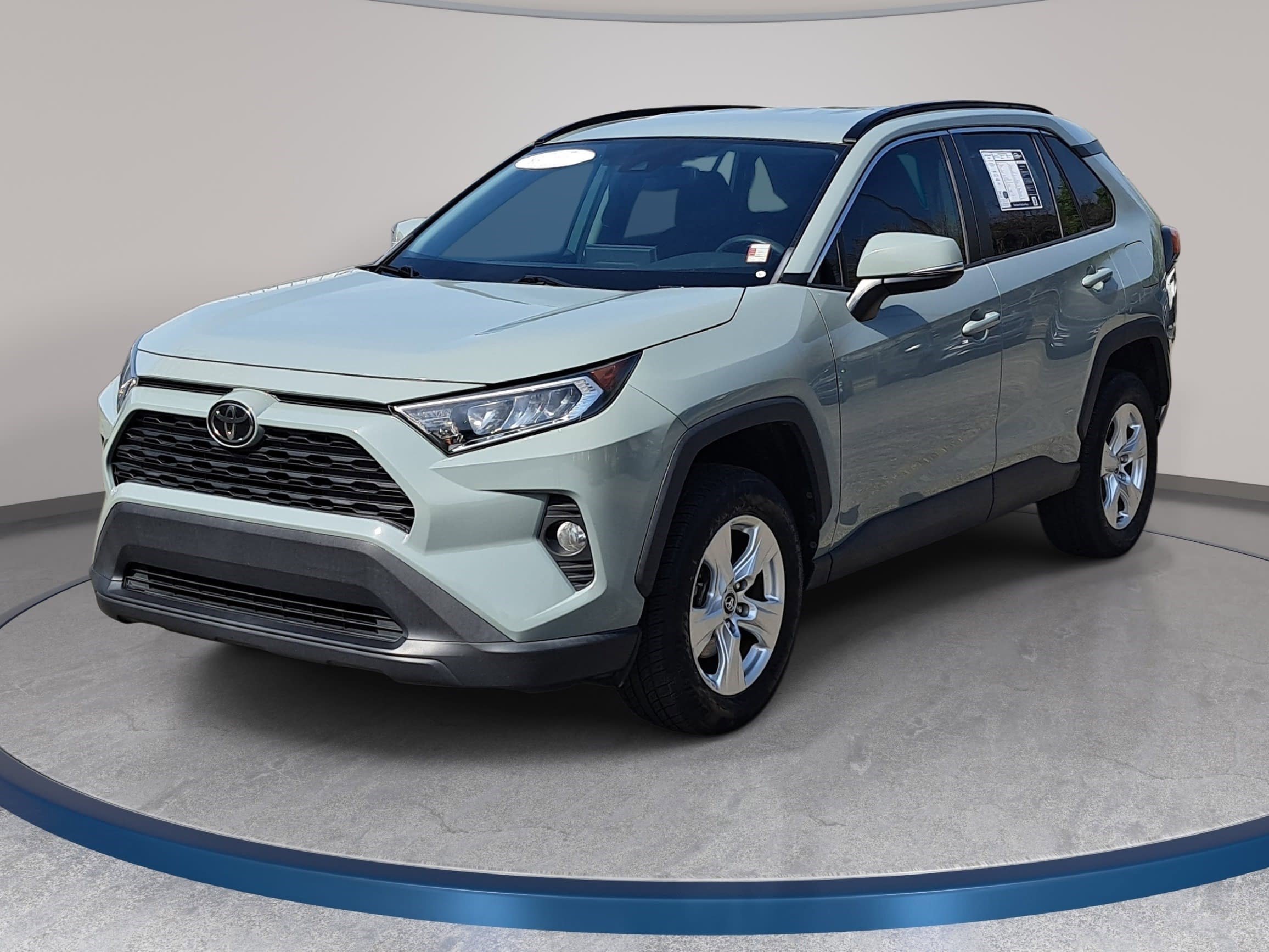 Used 2020 Toyota RAV4 XLE image 1