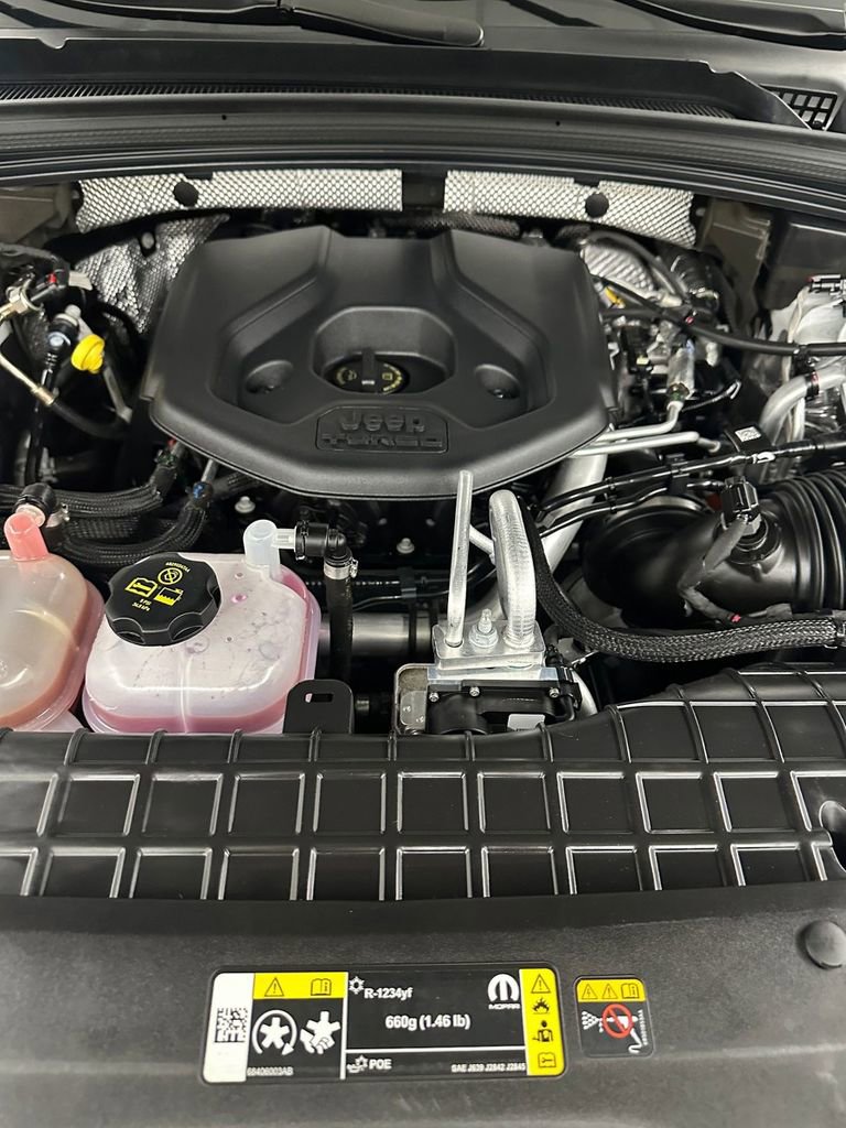 Used 2022 Jeep Grand Cherokee Summit AWD/4WD image 7