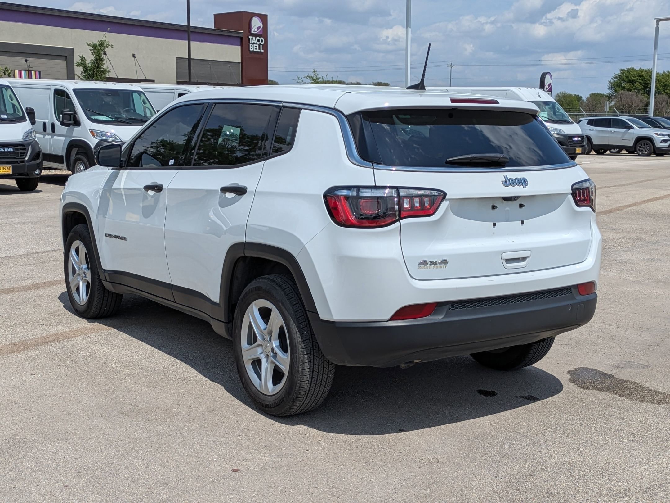 Used 2023 Jeep Compass Sport image 5