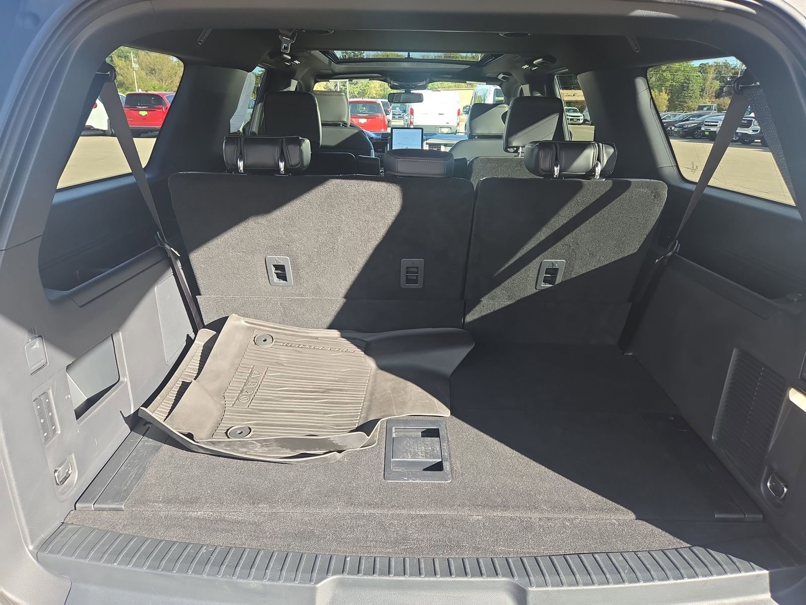 Certified 2024 Ford Expedition Max Platinum image 27