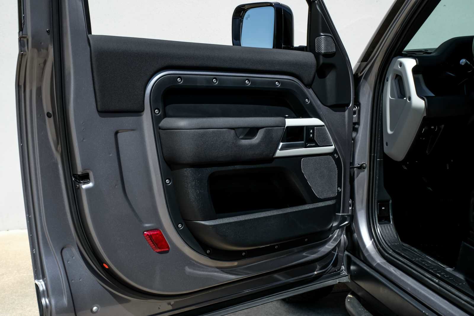 Used 2022 Land Rover Defender 90 image 38
