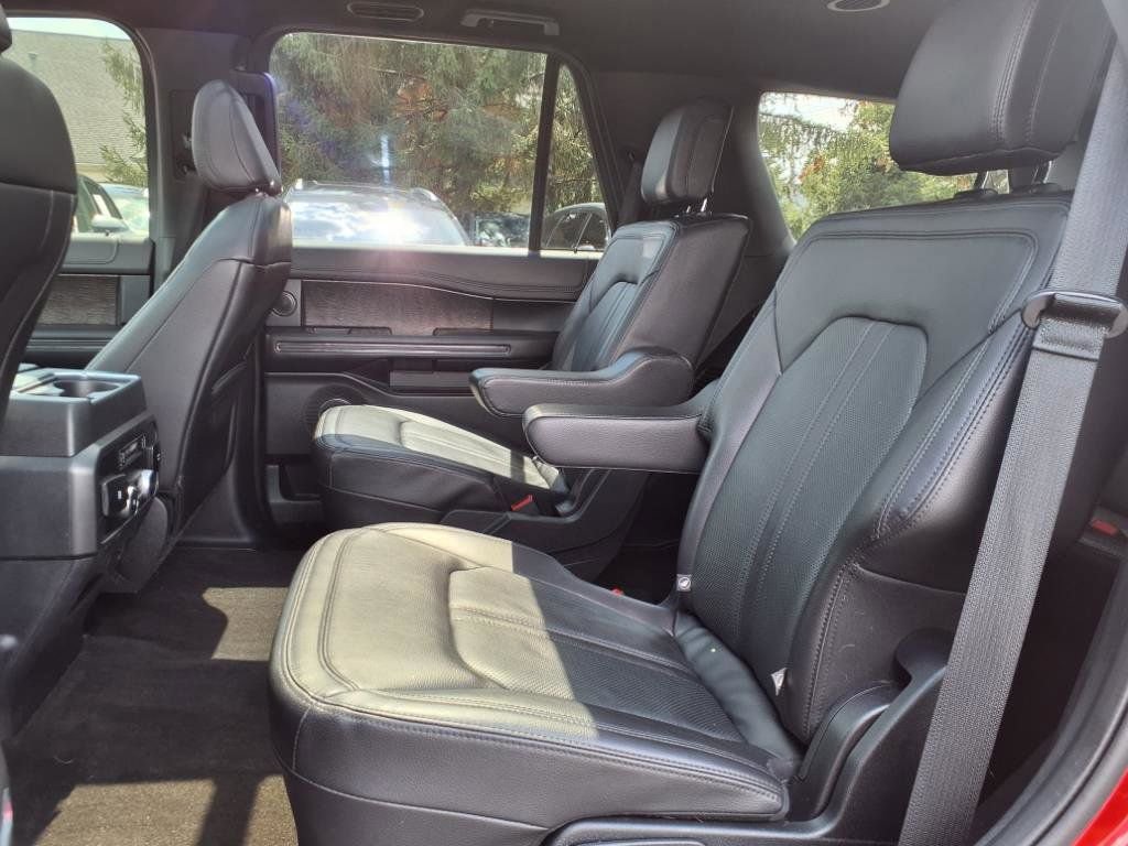 Used 2021 Ford Expedition Limited image 11