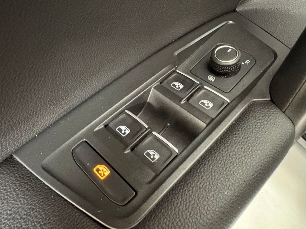 Used 2021 Volkswagen Tiguan SE R-Line FWD image 21