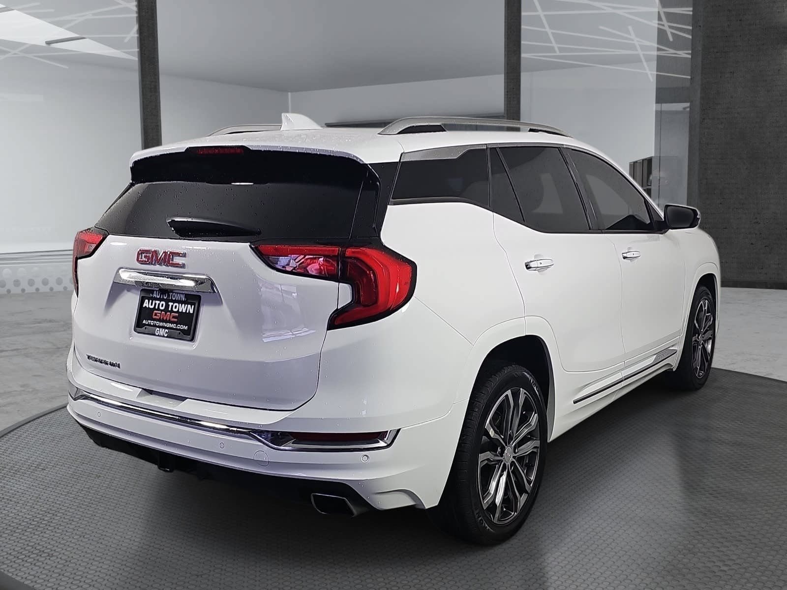 Used 2018 GMC Terrain Denali w/ Advanced Safety Package FWD image 5