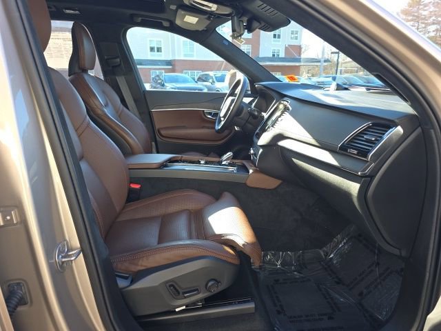 Certified 2025 Volvo XC90 B6 Ultra w/ Lounge Package image 18