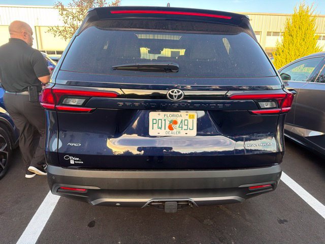 Used 2025 Toyota Grand Highlander AWD image 4