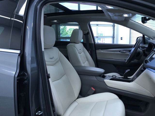 Used 2020 Cadillac XT5 Premium Luxury w/ LPO, Floor Liner Package AWD/4WD image 24
