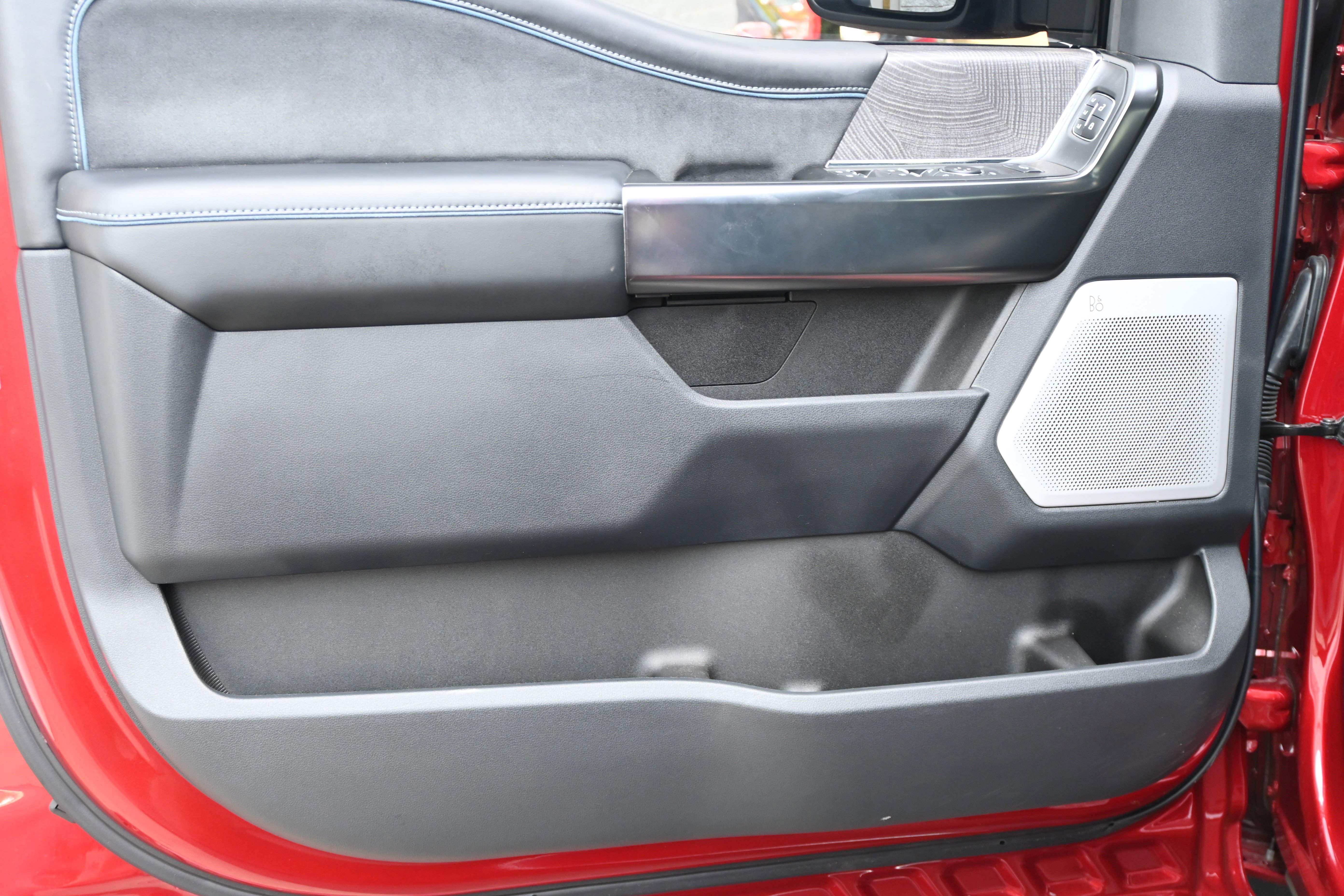 Used 2025 Ford F450 Platinum w/ FX4 Off-Road Package image 14