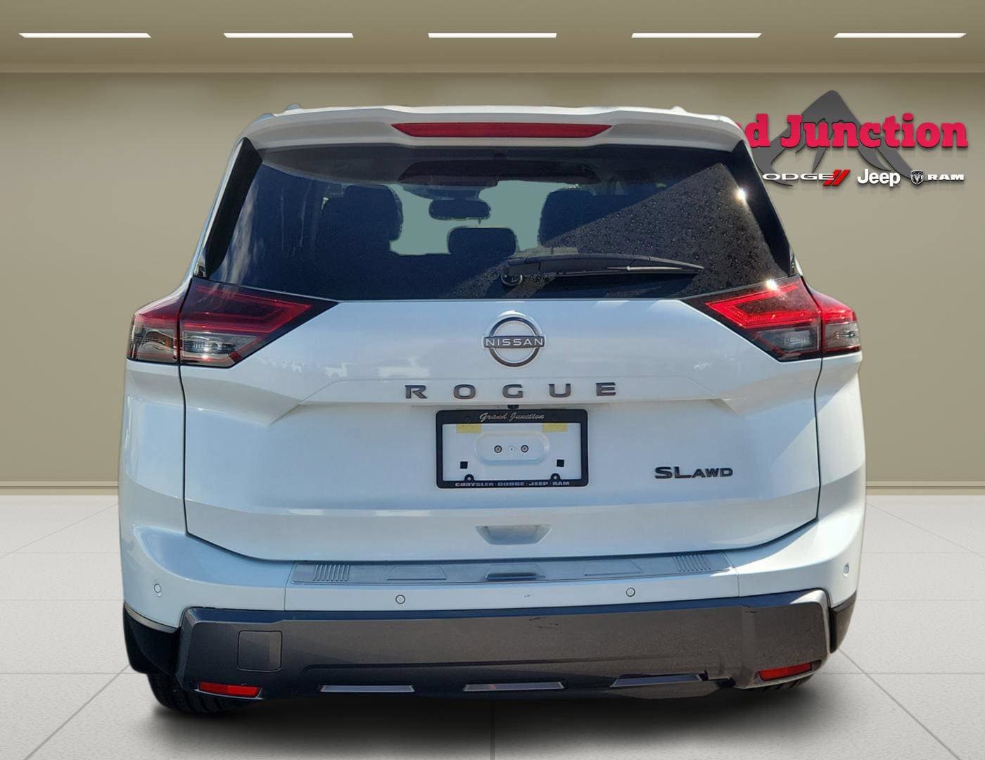Used 2024 Nissan Rogue SL w/ SL Premium Package AWD/4WD image 5