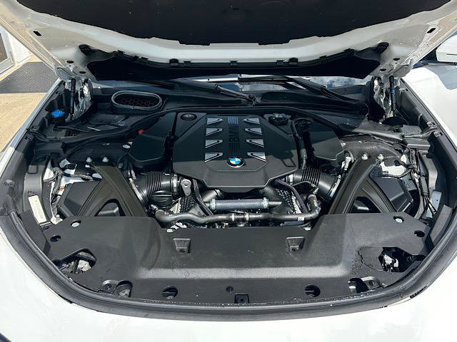 Used 2023 BMW 760i xDrive AWD/4WD image 11