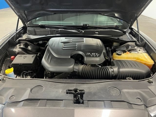 Used 2014 Dodge Charger SXT RWD image 9