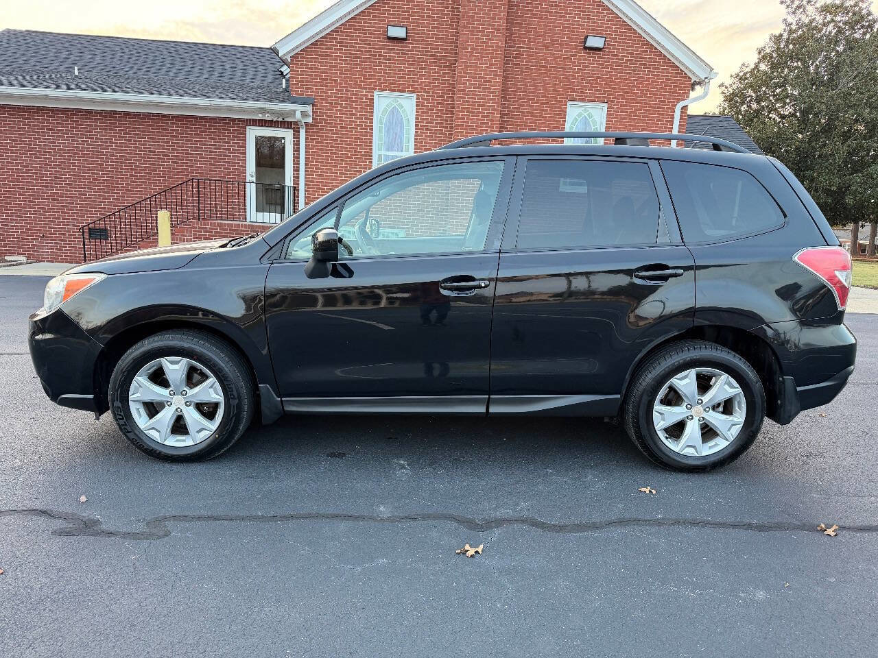 Used 2015 Subaru Forester 2.5i Premium w/ All-Weather Package image 8