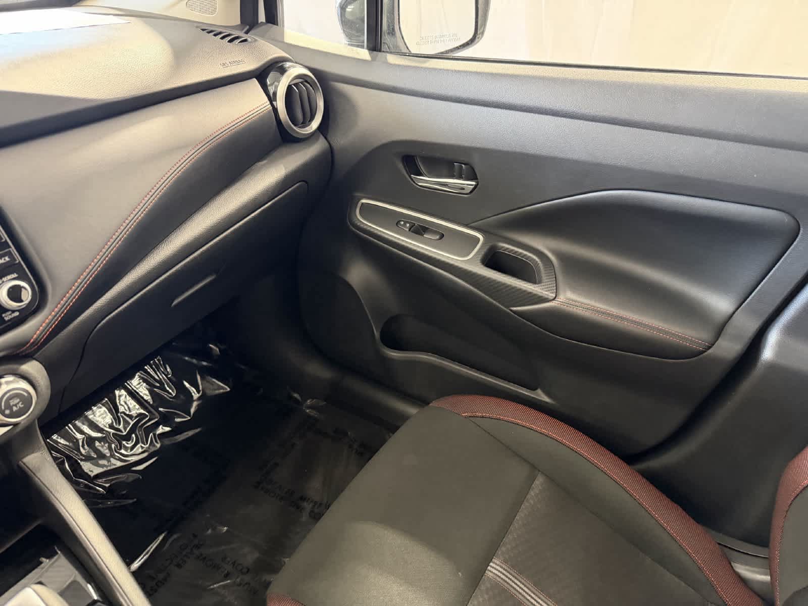 Used 2025 Nissan Versa SR FWD image 25