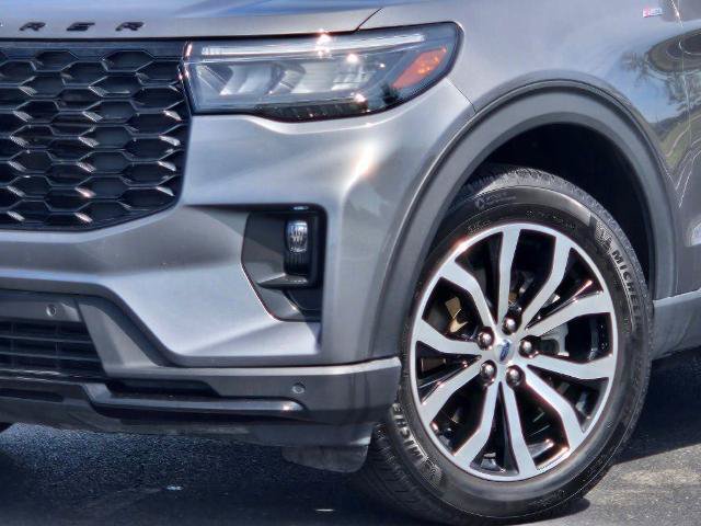 Certified 2025 Ford Explorer ST-Line AWD/4WD image 2