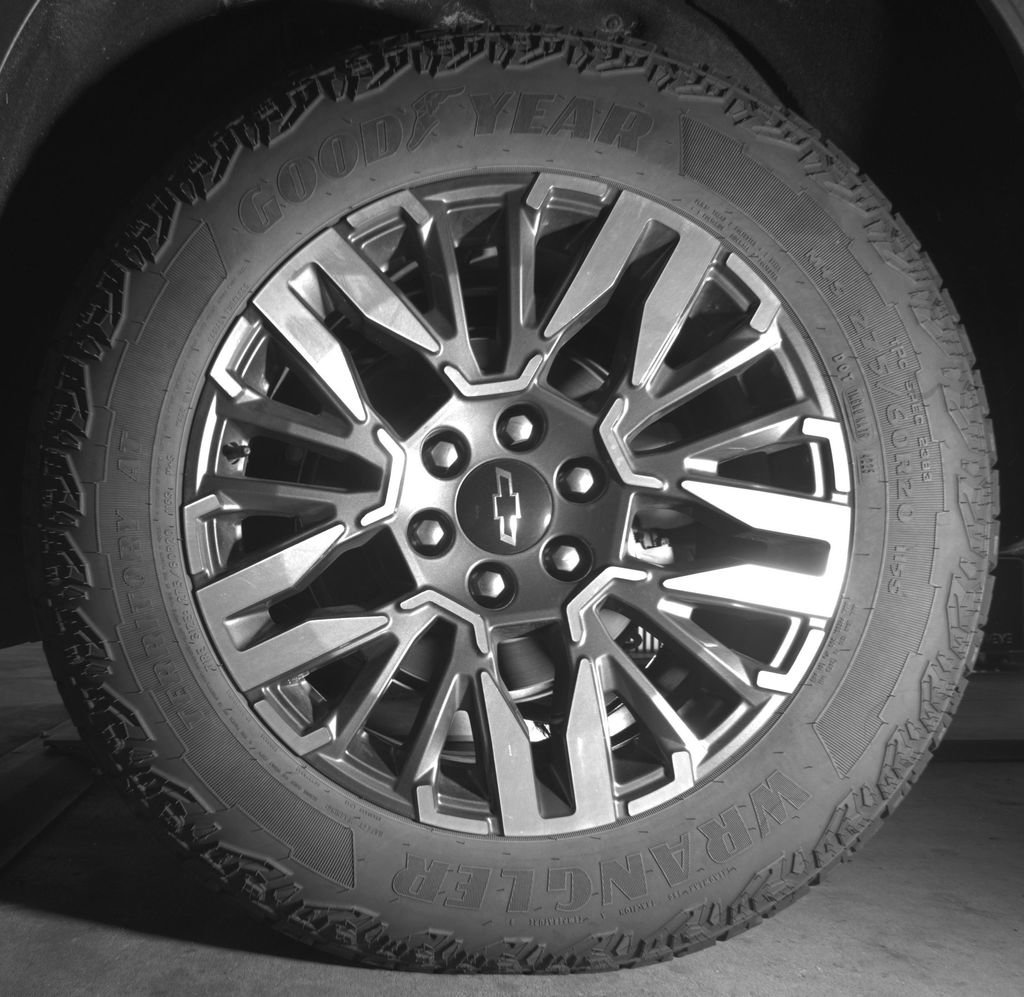 Used 2026 Chevrolet Tahoe Z71 w/ Comfort Package AWD/4WD image 13