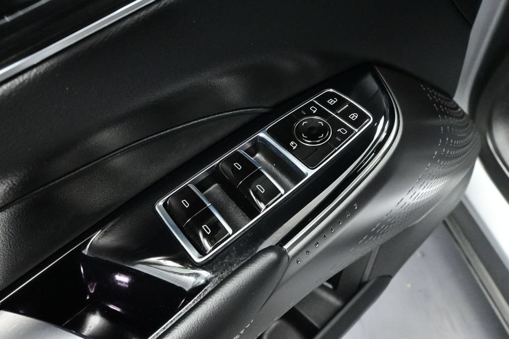 Used 2024 Cadillac Lyriq Sport RWD image 14
