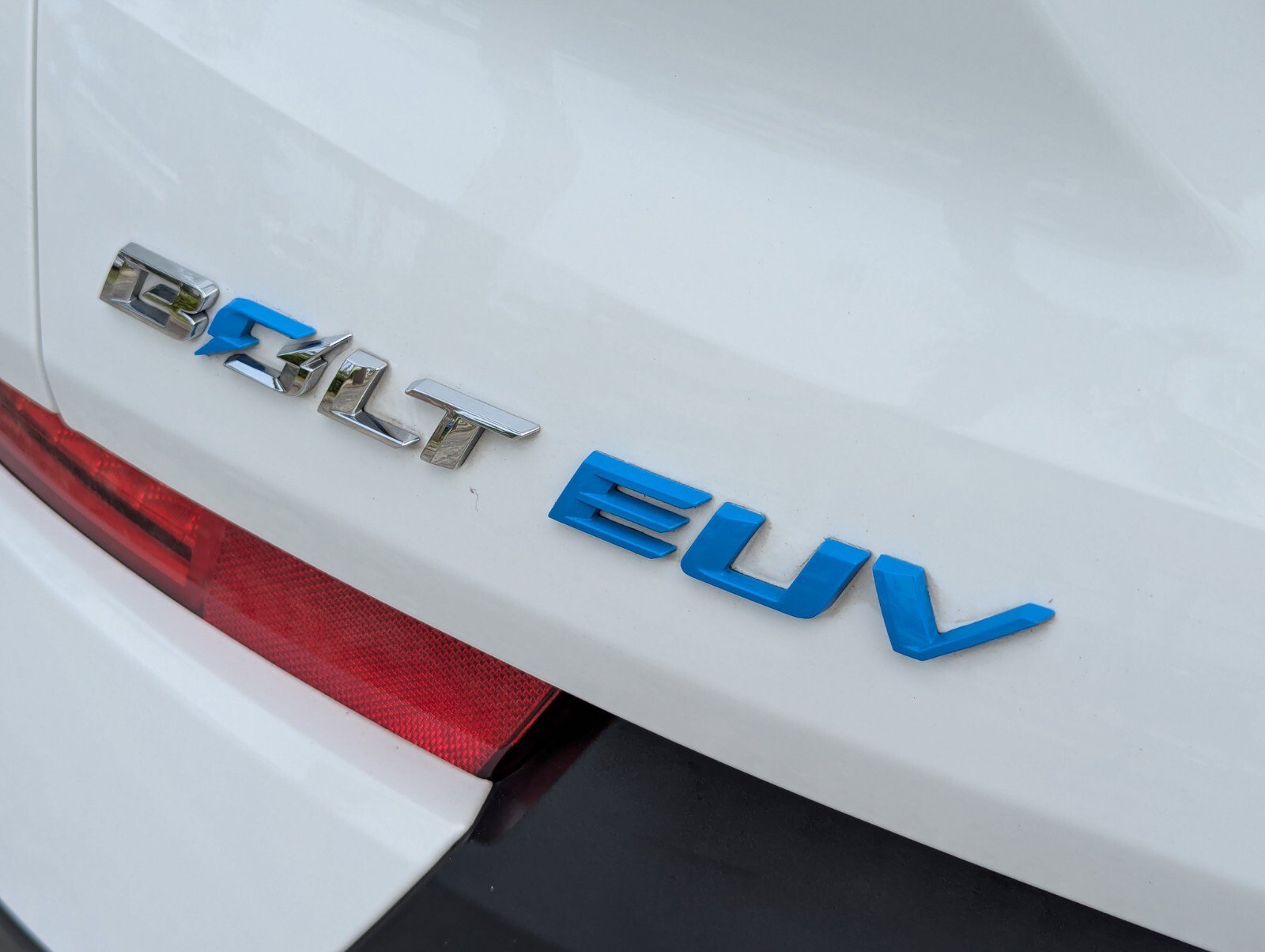 Used 2022 Chevrolet Bolt EUV LT w/ Convenience Package FWD image 17