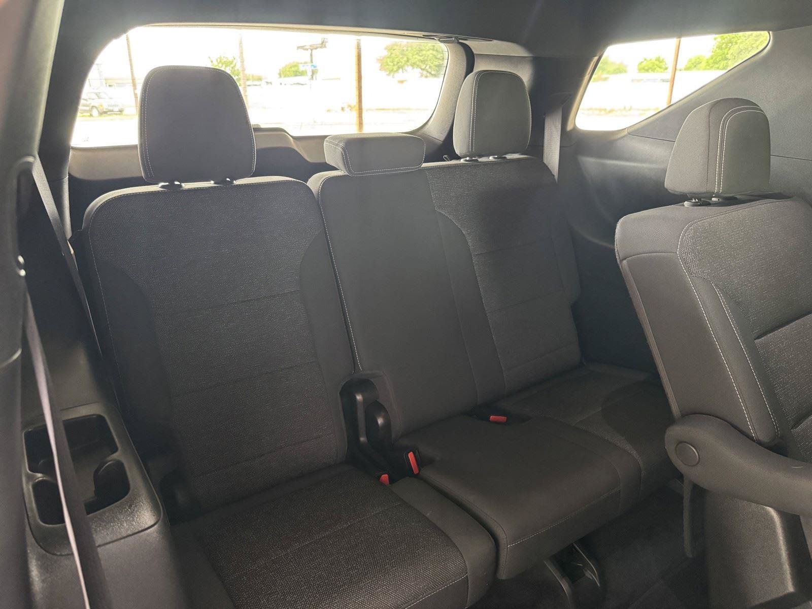 Used 2025 Chevrolet Traverse LT FWD image 42
