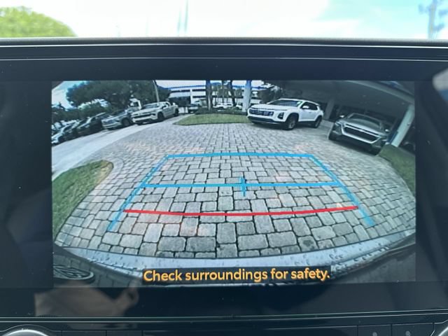 Used 2025 Toyota Highlander XLE FWD image 24