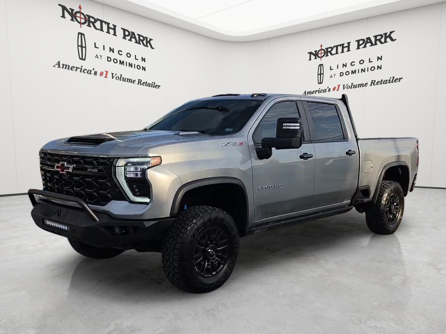 Used 2025 Chevrolet Silverado 2500 ZR2 w/ Technology Package AWD/4WD image 1
