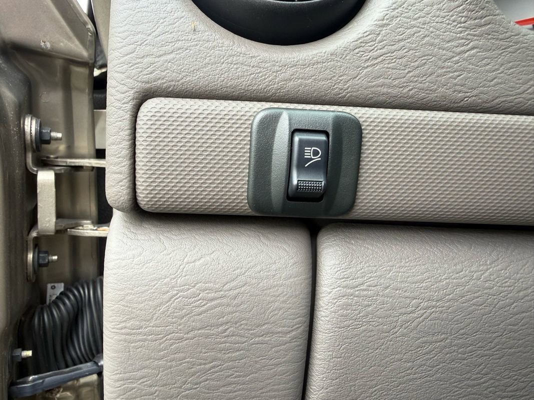 Used 2003 Jeep Liberty Renegade image 32