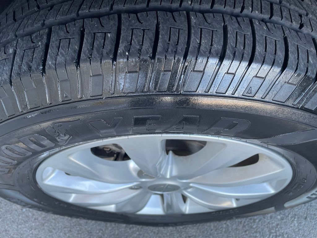 Used 2017 Chrysler Pacifica Touring-L FWD image 29