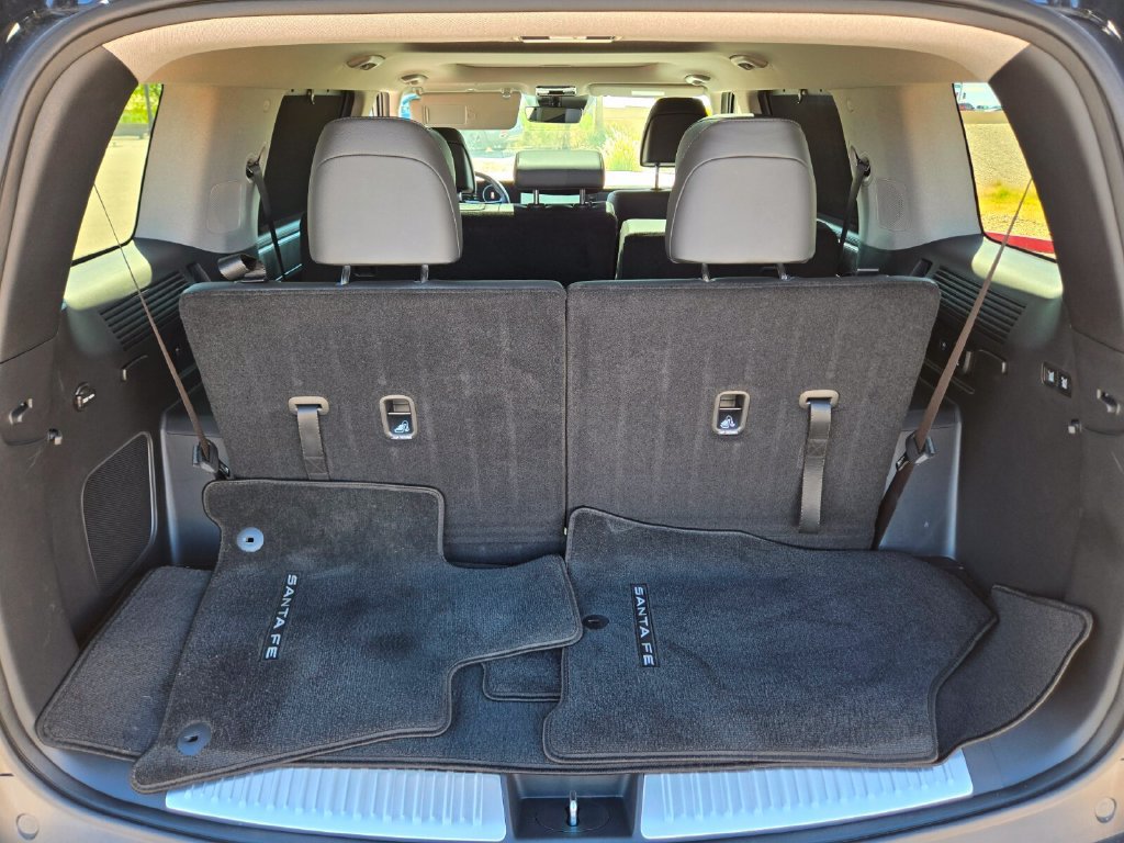 Used 2025 Hyundai Santa Fe Limited FWD image 11
