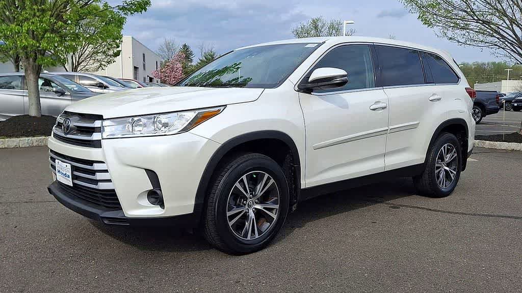 Used 2019 Toyota Highlander LE image 4