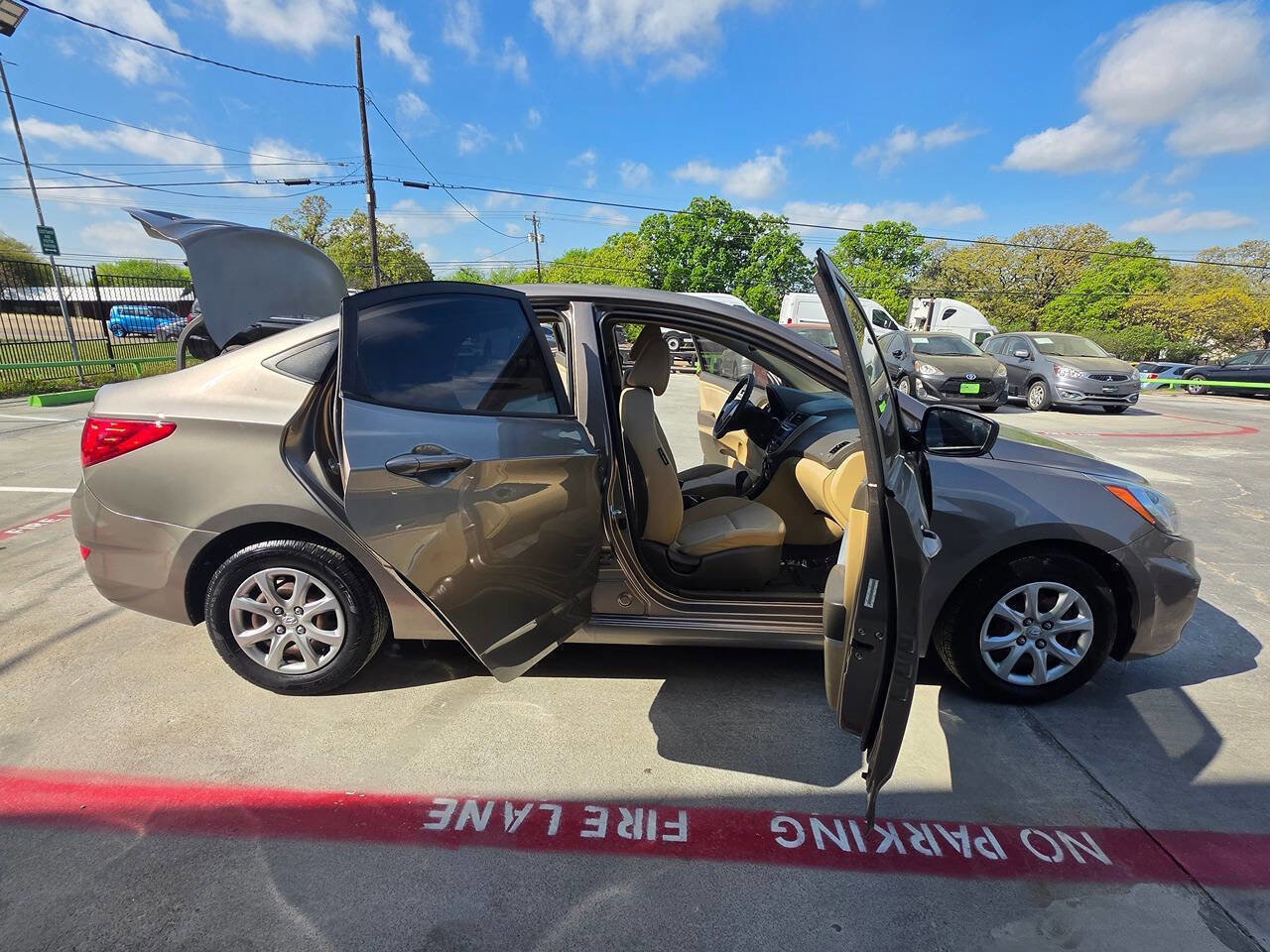 Used 2013 Hyundai Accent GLS FWD image 32