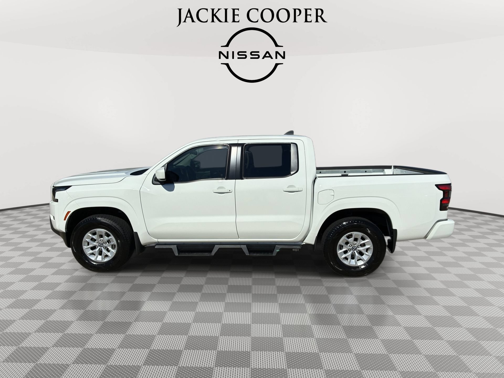Used 2024 Nissan Frontier SV w/ Technology Package AWD/4WD image 8