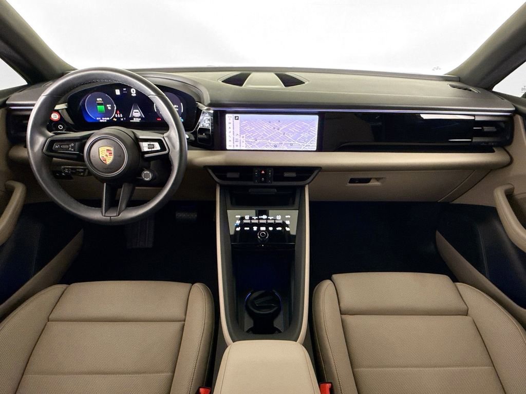 Used 2025 Porsche Macan Electric RWD image 9