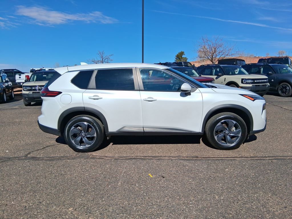Used 2024 Nissan Rogue SV image 6