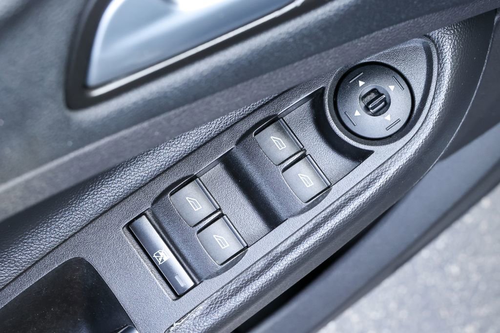 Used 2016 Ford Escape SE w/ Equipment Group 201A image 5
