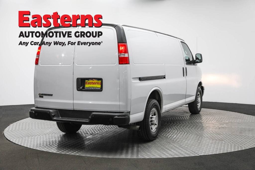 Used 2018 Chevrolet Express 2500 w/ Driver Convenience Package RWD image 5