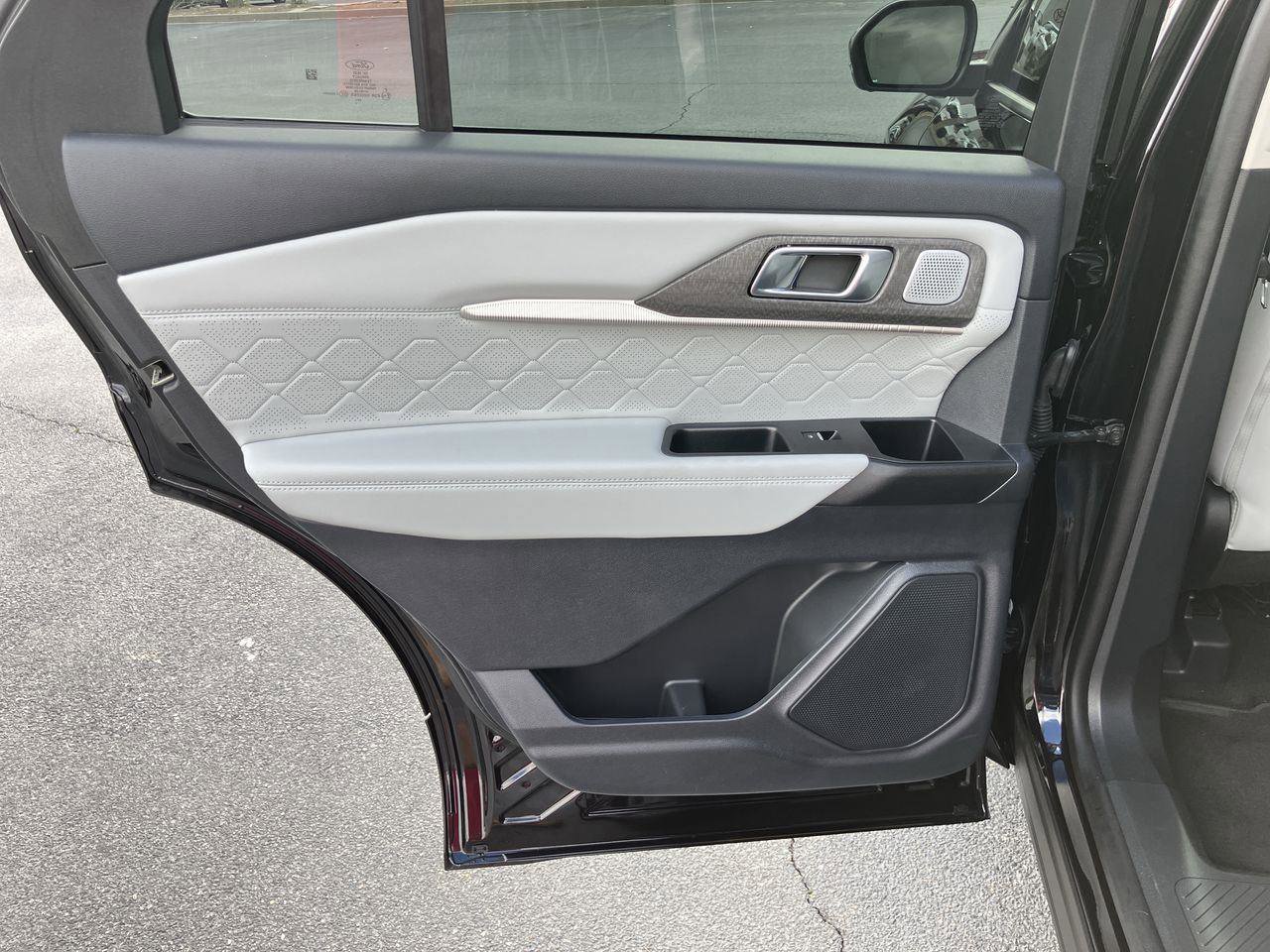 Used 2025 Ford Explorer Platinum w/ Ultimate Package image 26