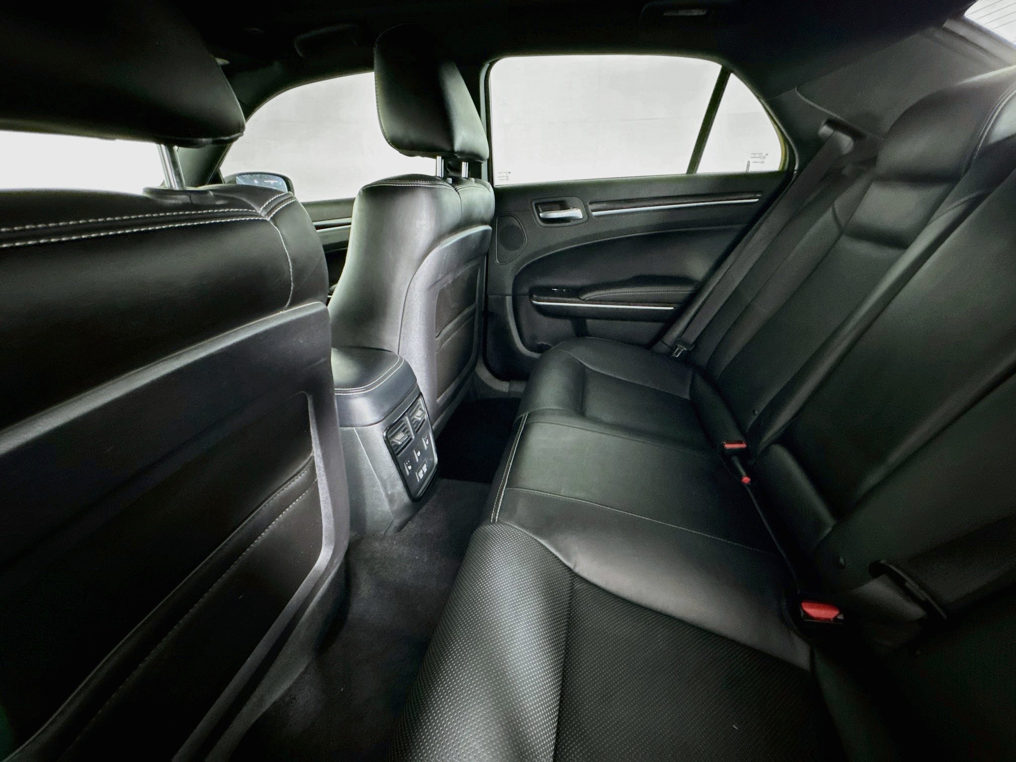 Used 2022 Chrysler 300 S w/ Comfort Group RWD image 23