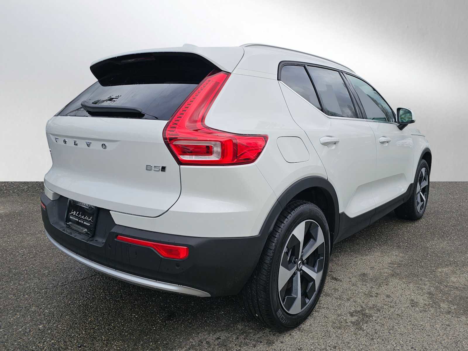 Used 2025 Volvo XC40 B5 Core w/ Protection Package Premier image 3