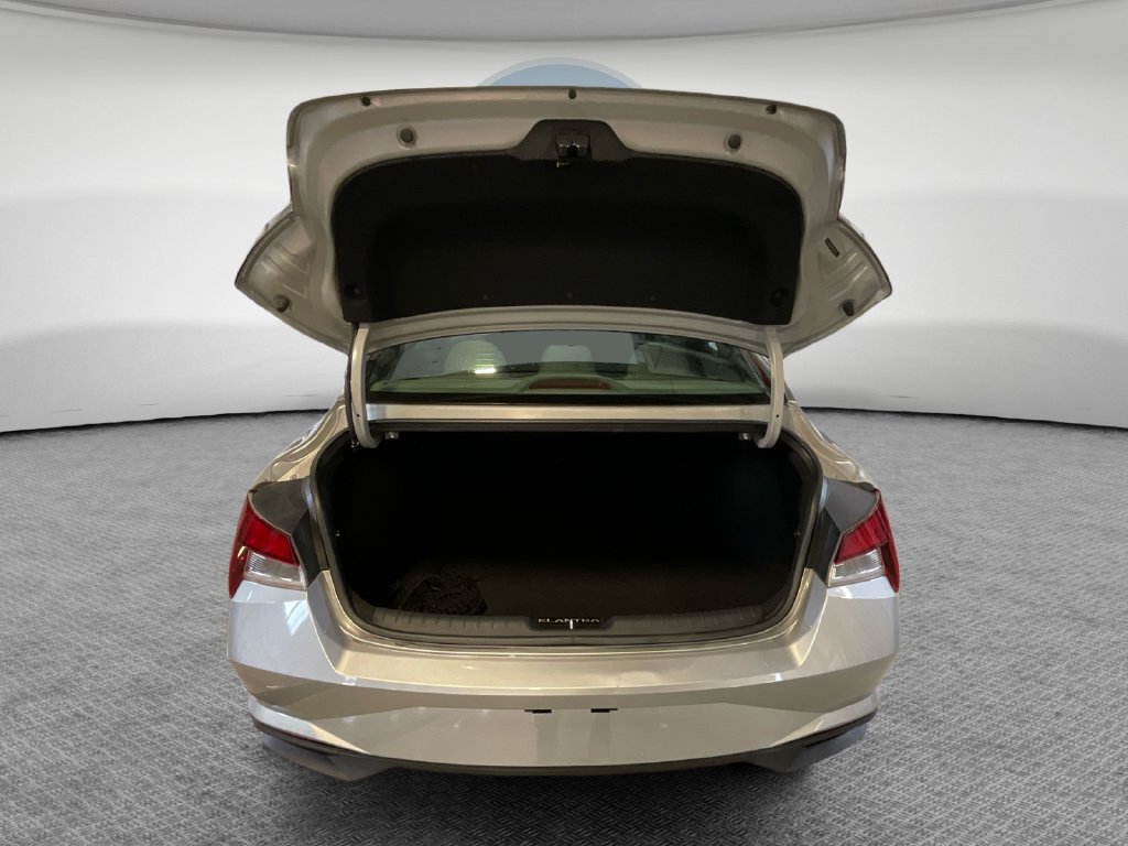 Used 2022 Hyundai Elantra SEL FWD image 25