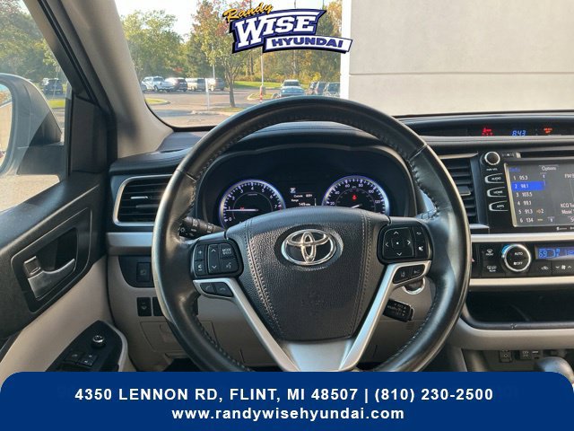Used 2019 Toyota Highlander XLE FWD image 20