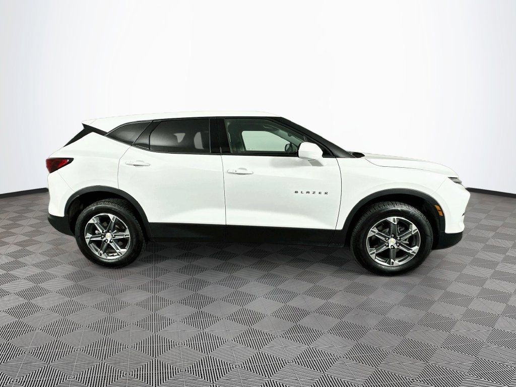 Used 2024 Chevrolet Blazer LT FWD image 11