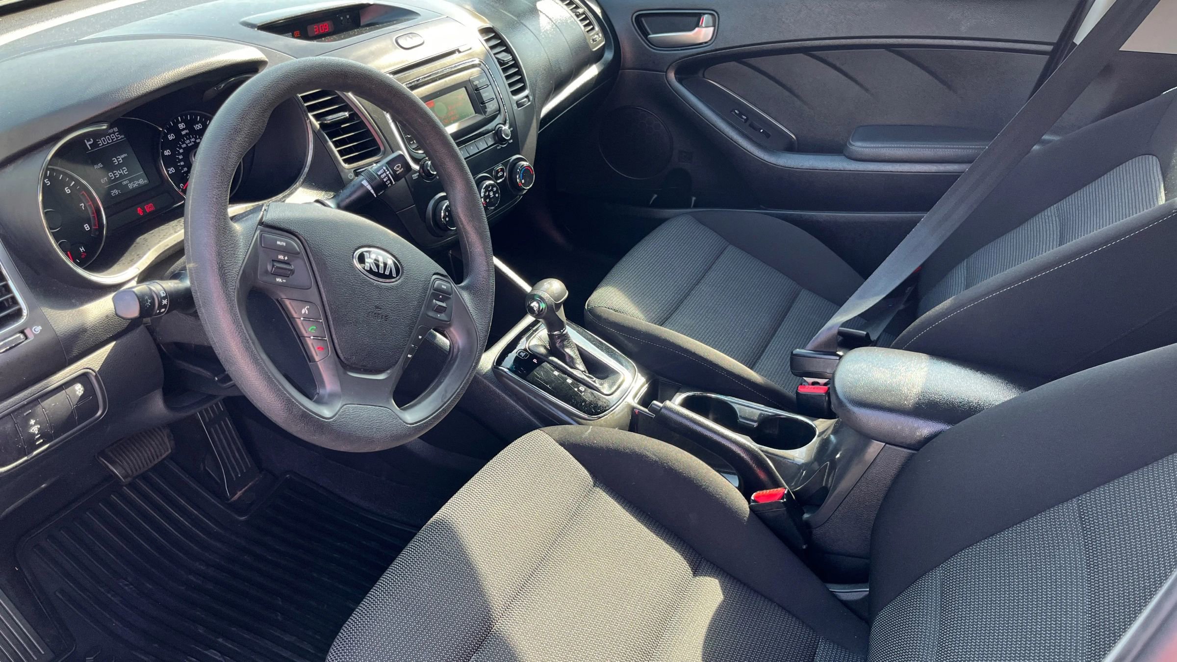 Used 2017 Kia Forte LX image 14