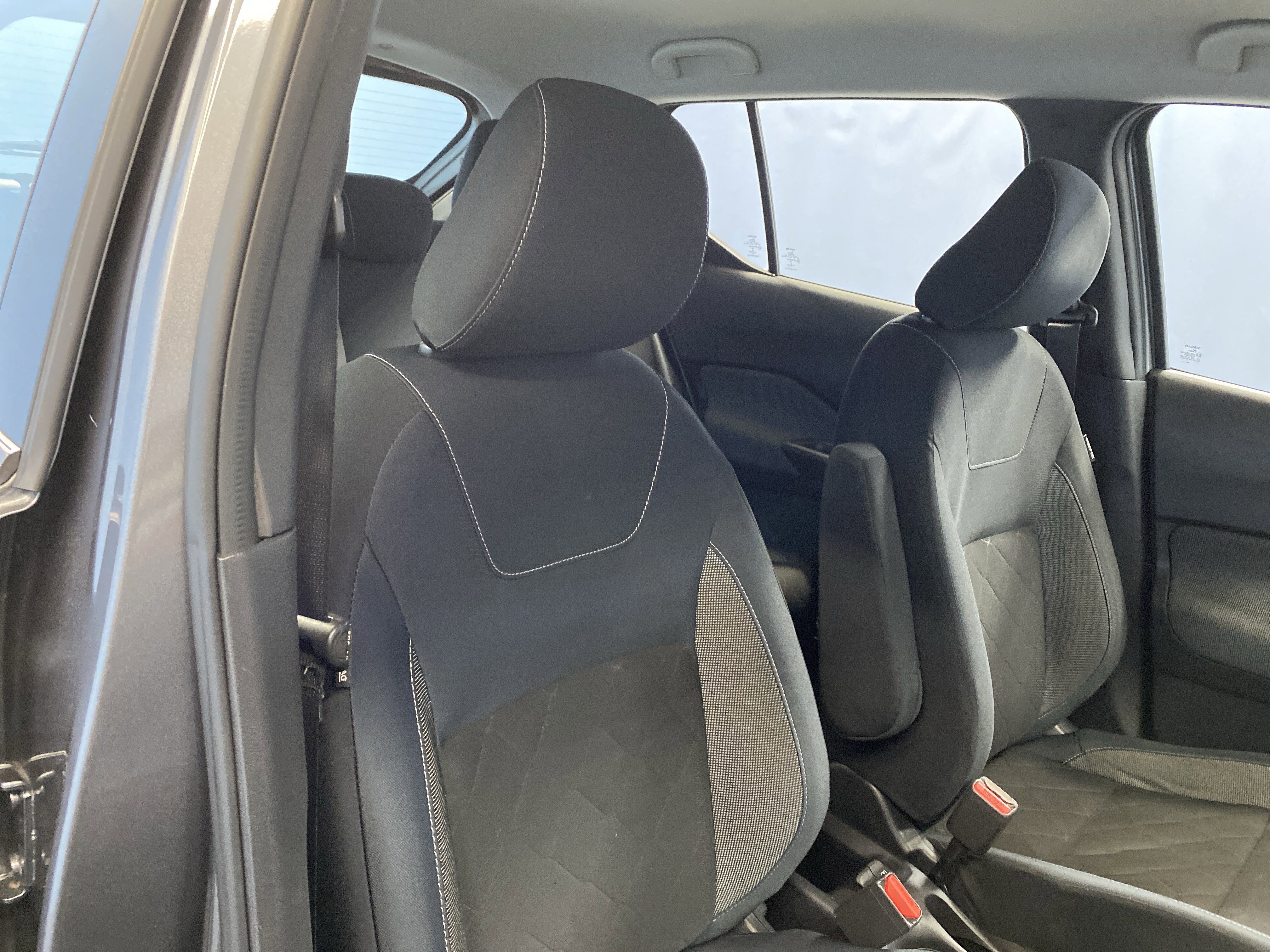 Used 2018 Nissan Kicks S image 35