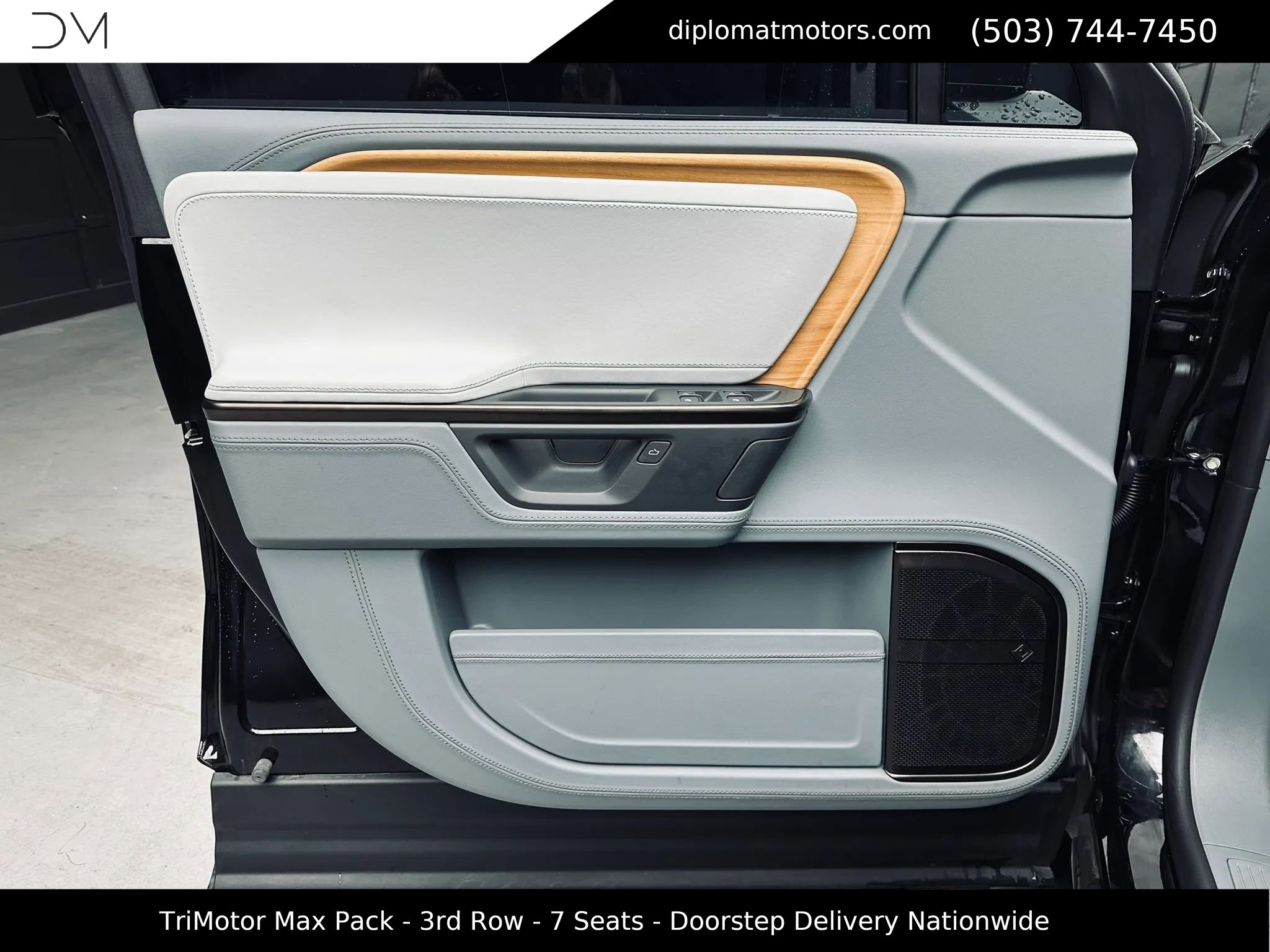 Used 2025 Rivian R1S Premium image 29