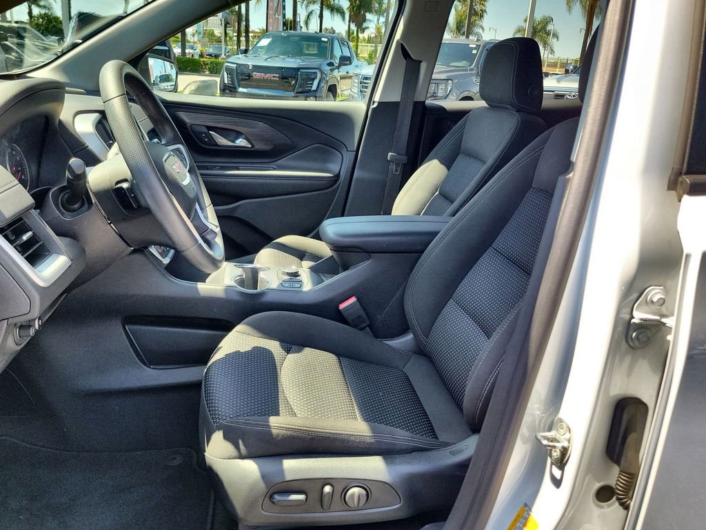Used 2023 GMC Terrain SLE w/ Driver Convenience Package FWD image 18