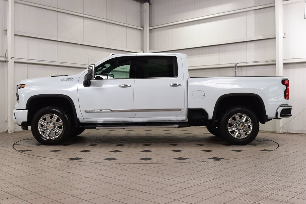 New 2026 Chevrolet Silverado 2500 High Country w/ High Country Premium Package AWD/4WD image 4