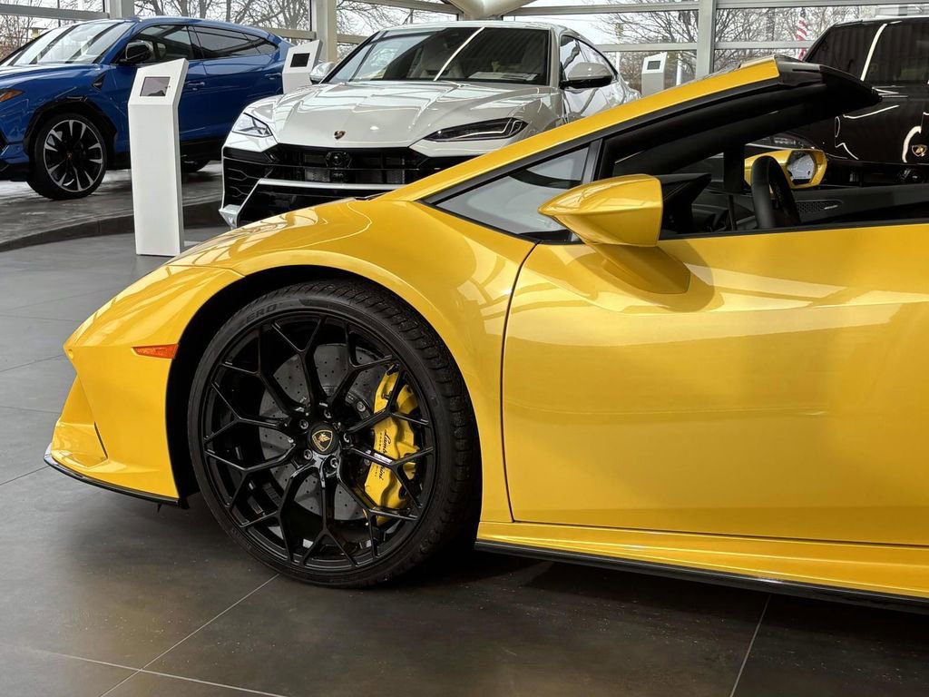 Used 2024 Lamborghini Huracan EVO image 8